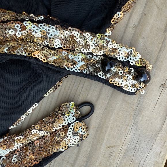 Absolutely Stunning Halter Neck Black and Gold Sequin Romper Jumpsuit - Picture 6 of 9